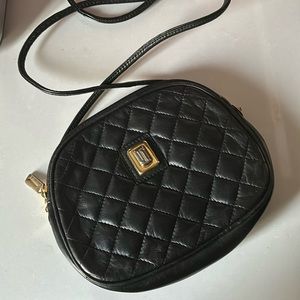 ♥️… Judith Lieber black quilted Crossbody bag